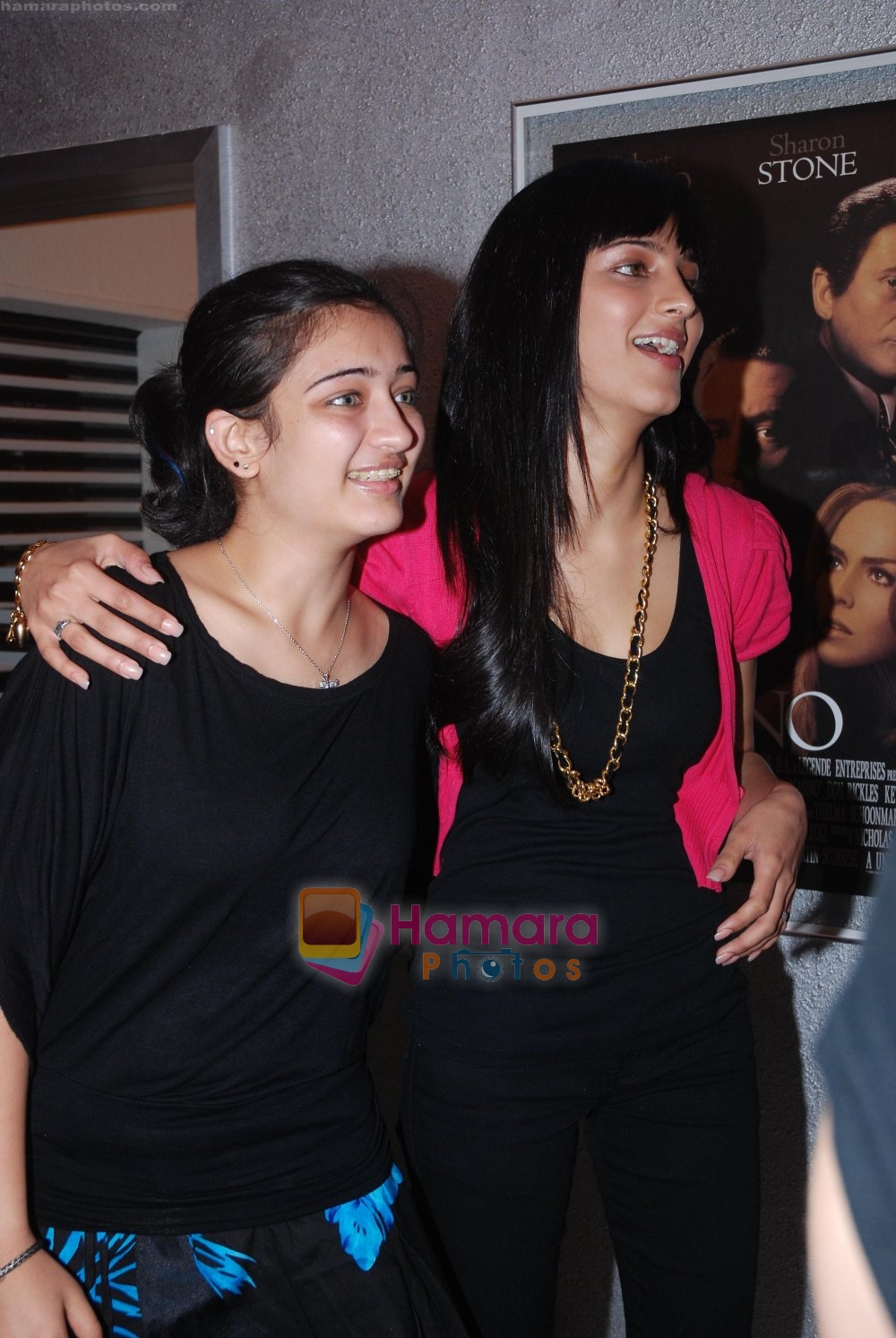 Shruti Hassan at the Luck movie premiere  on 25th July 2009 