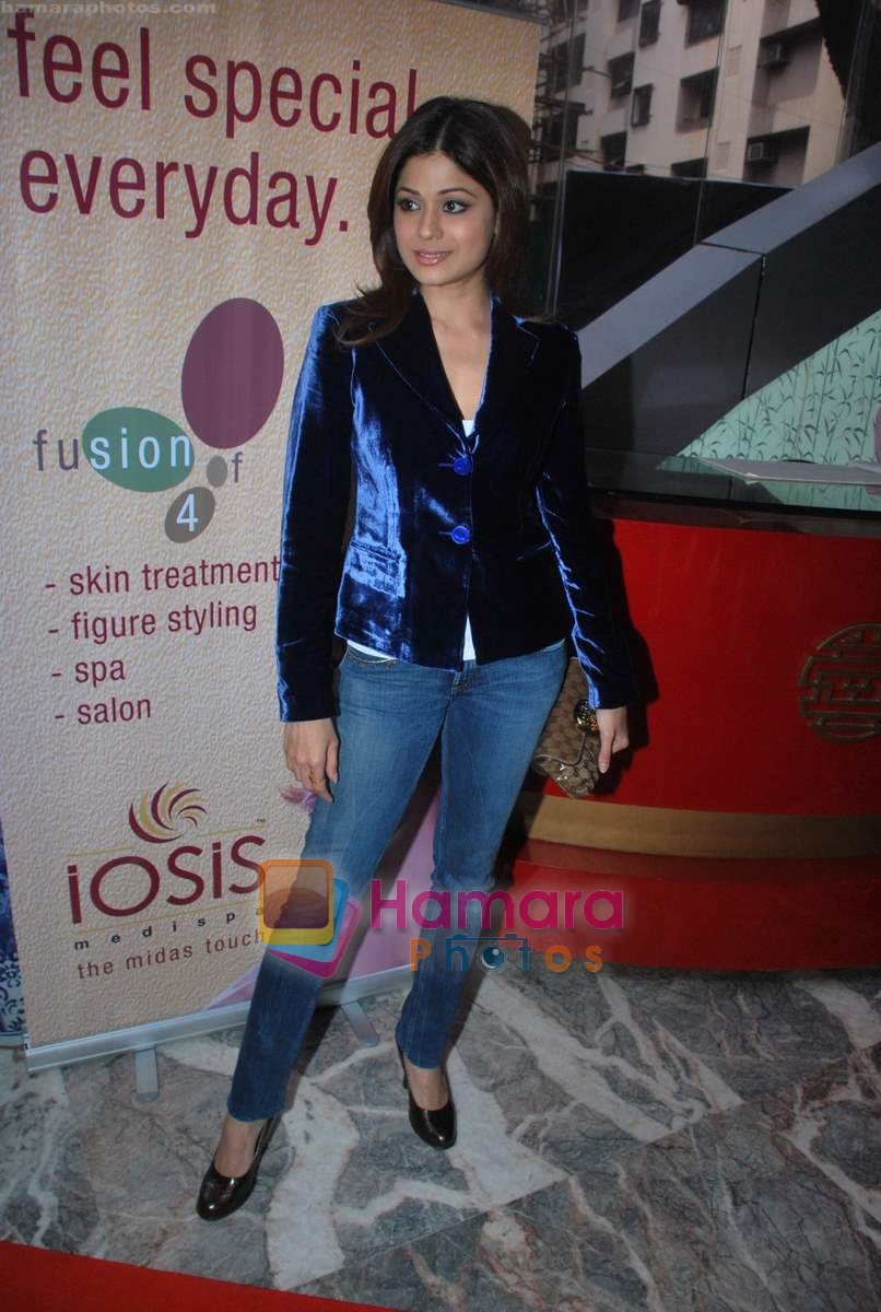 Shamita Shetty at the launch of Shilpa Shetty's spa Iosis with Kiran Bawa on 26th July 2009 