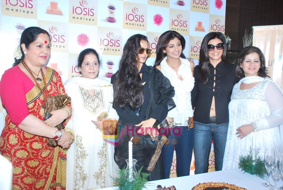Sushmita Sen, Rekha, Shilpa Shetty, Kiran Bawa, Sunanda Shetty at the launch of Shilpa Shetty's spa Iosis with Kiran Bawa on 26th July 2009 
