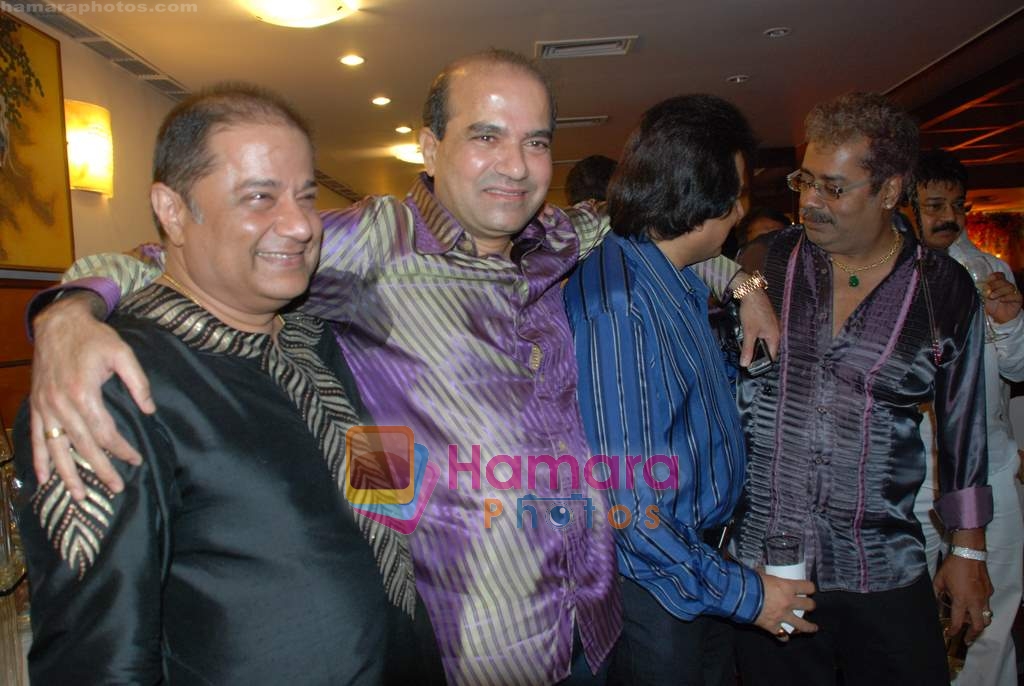 Anup Jalota, Suresh Wadkar, Pankaj Udhas, Hariharan at Anup Jalota's birthday bash in Worli, Mumbai on 29th July 2009 