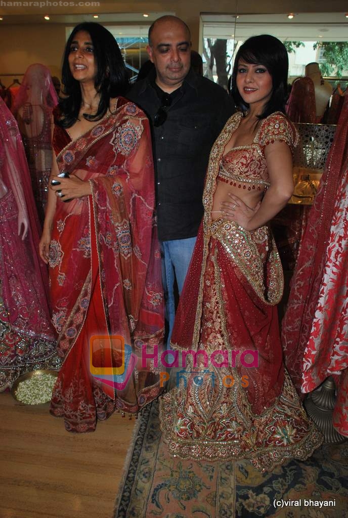 Tarun Tahiliani unveils his bridal couture collection in Bandra on 29th July 2009 