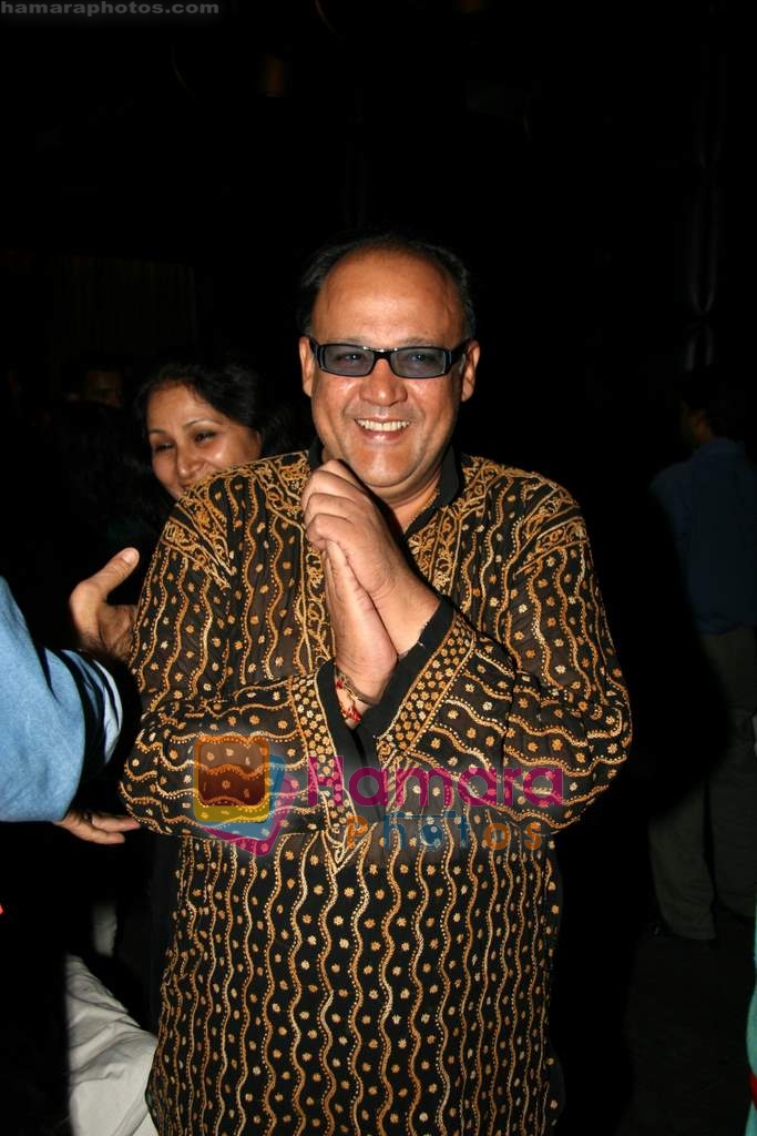 Alok Nath at Sara Khan's birthday bash in Club Escape on 5th Aug 2009 