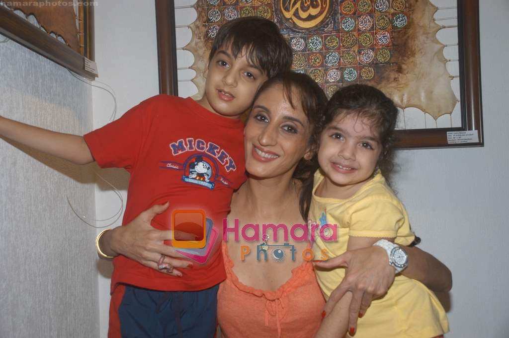 Farah Ali Khan at Ohm art exhibition in Juhu on 6th Aug 2009 
