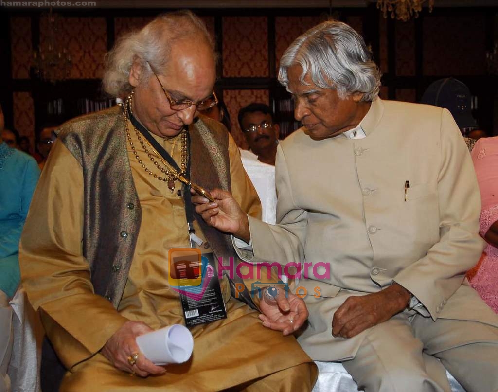 Abdul Kalam, Pandit Jasraj at musicians forum in Bandra Kurla Complex, Mumbai on 9th Aug 2009 