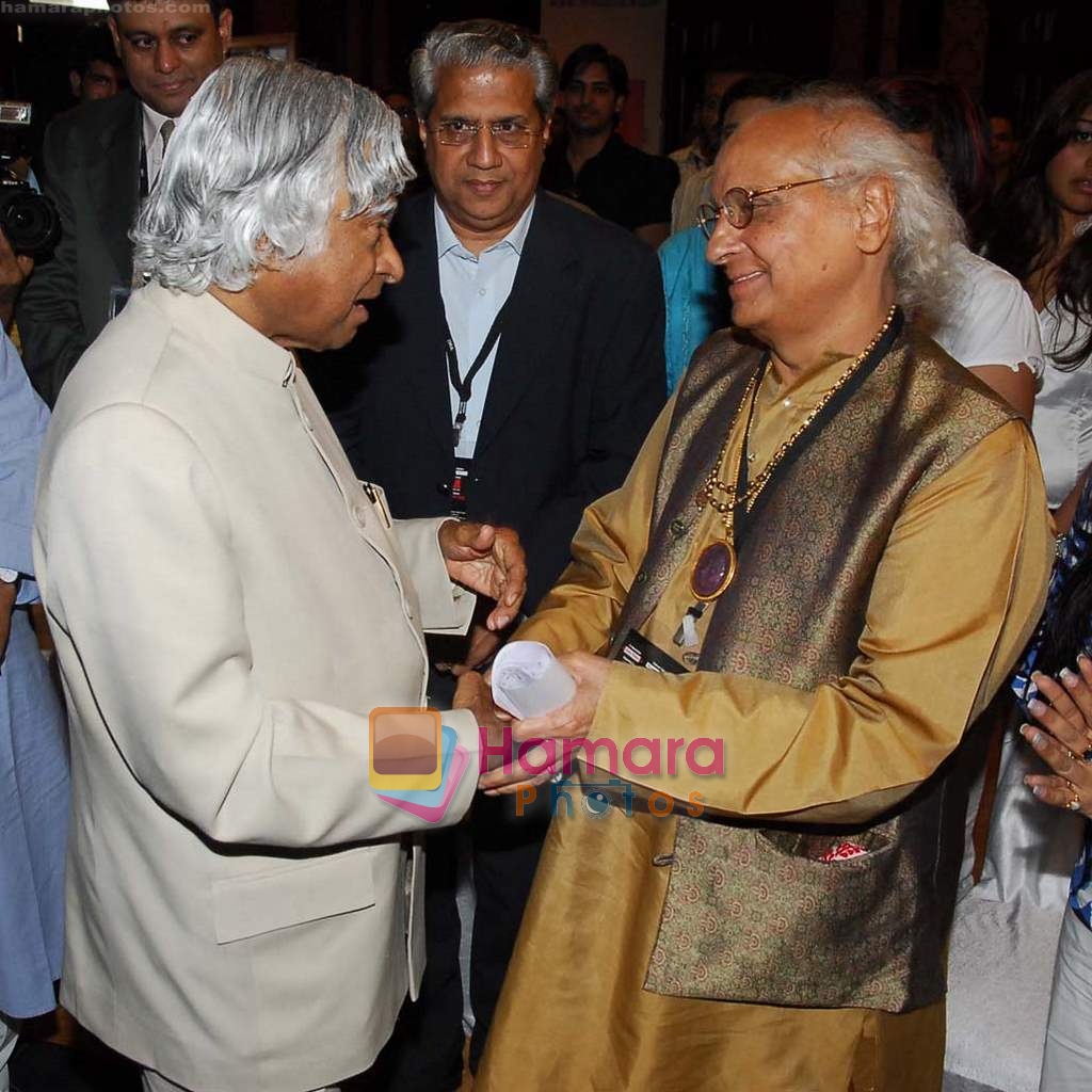Abdul Kalam, Pandit Jasraj at musicians forum in Bandra Kurla Complex, Mumbai on 9th Aug 2009 