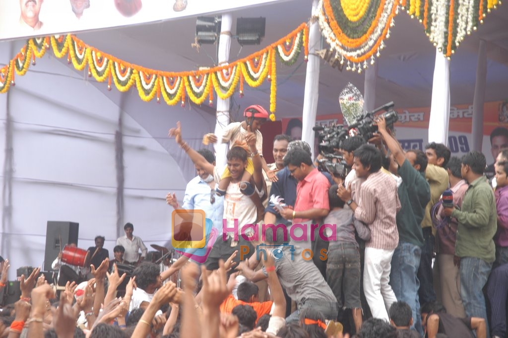 Sunny Deol graces Dahi Handi festival in Mumbai on 13th Aug 2009 