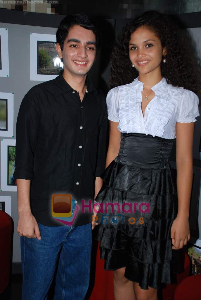 Ayesha Kapur, Parzun Dastur at Sikandar promotional event in PVR on 17th Aug 2009 