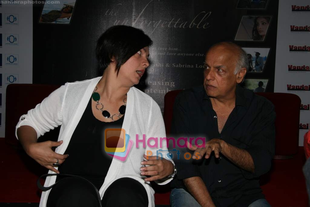 Pooja Bhatt, Mahesh Bhatt at Ismail Darbar's music for film The Unforgettable in PVR on 18th Aug 2009 
