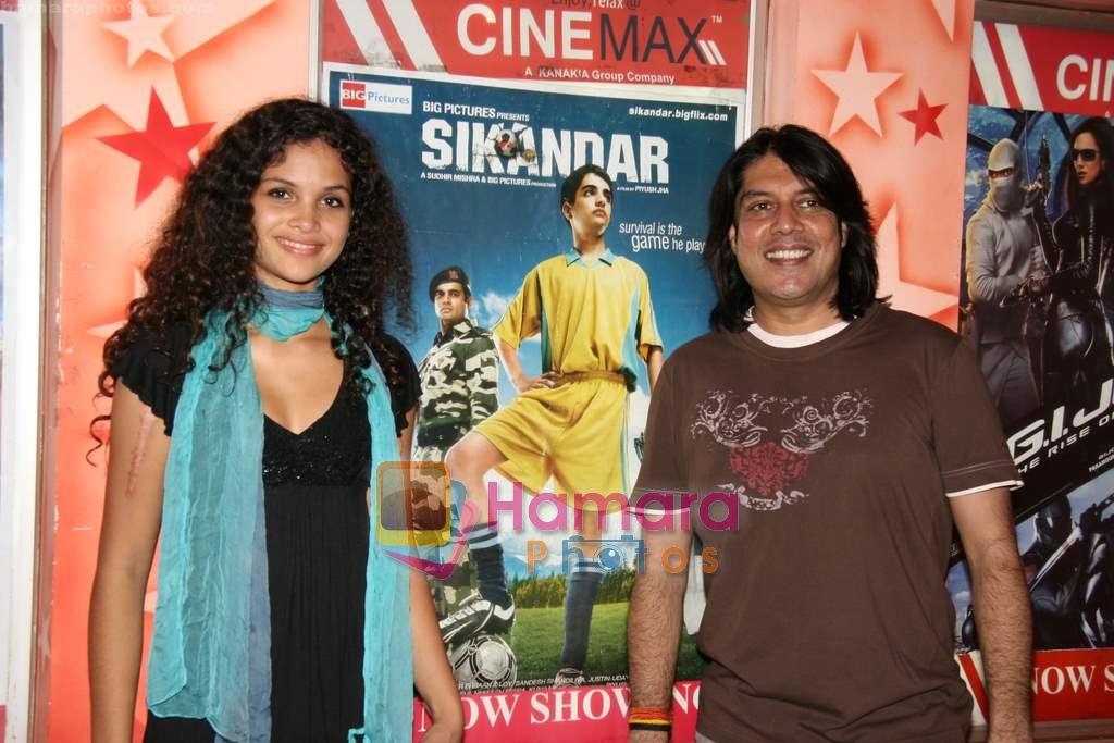 Ayesha Kapoor, Piyush Jha at Cinemax on 22nd Aug 2009 
