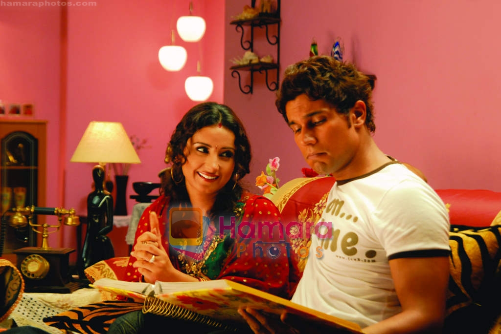 Randeep Hooda, Divya Dutta in the Still from movie Love Khichdi 