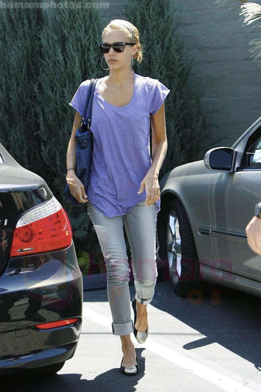 Jessica Alba out running errands in Santa Monica, Los Angeles, California on 27th August 2009 - IANS-WENN