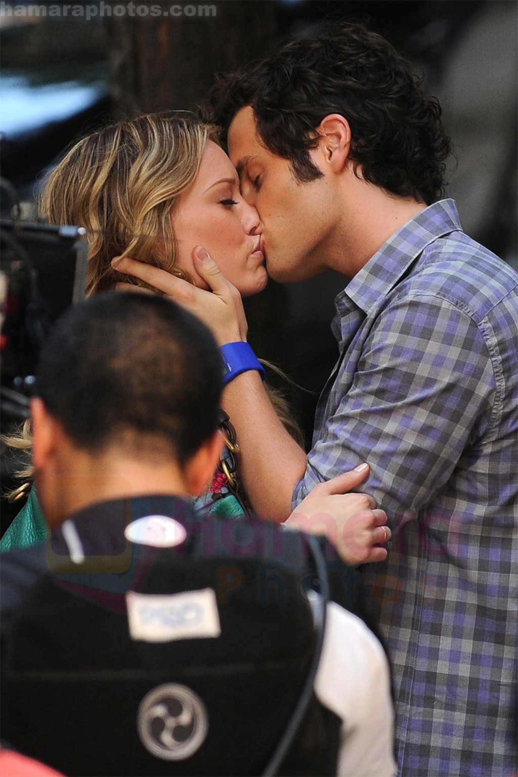 Hilary Duff and Penn Badgley On The Set Of GOSSIP GIRL in New York City on 26th August 2009 