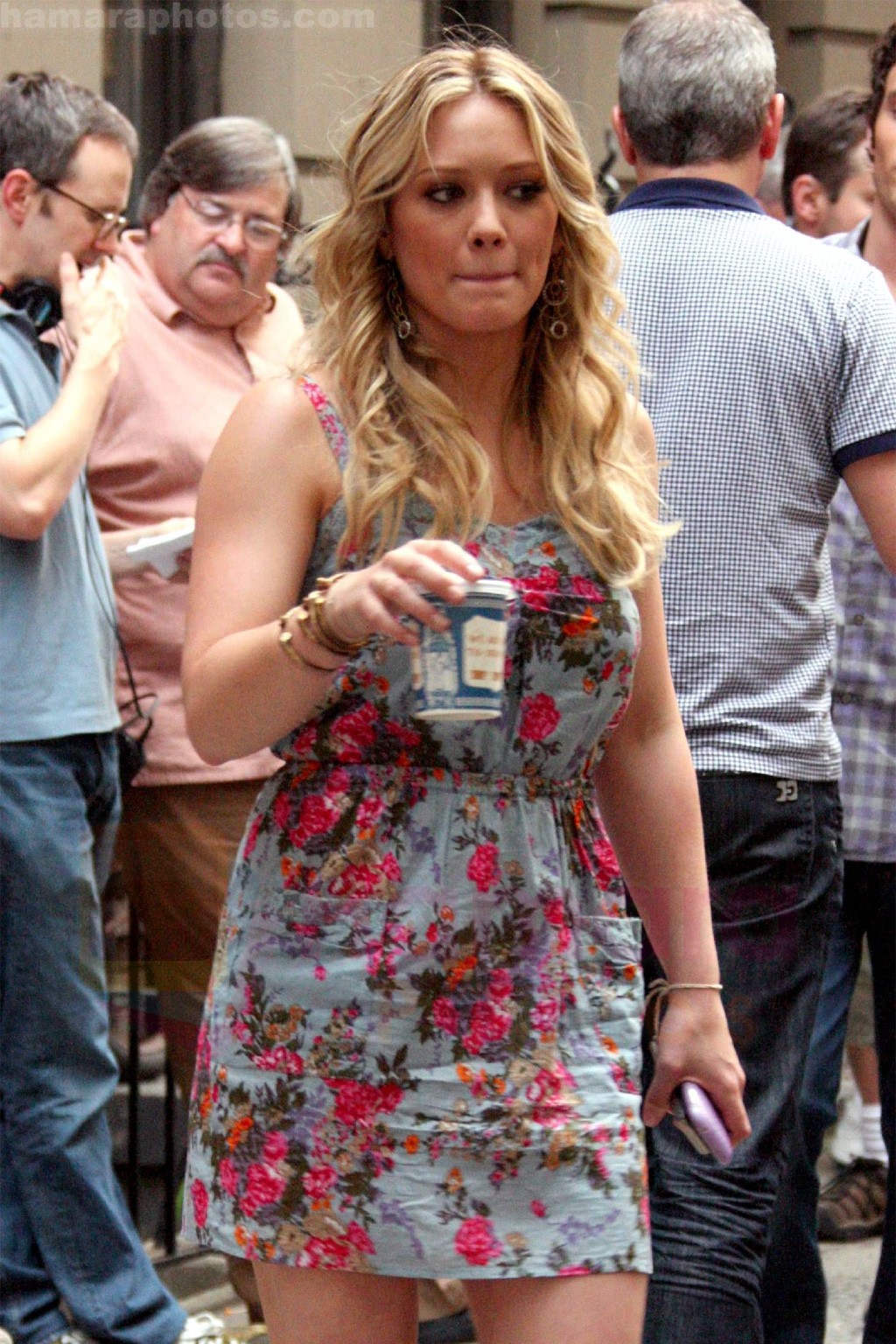Hilary Duff On The Set Of GOSSIP GIRL in New York City on 26th August 2009 