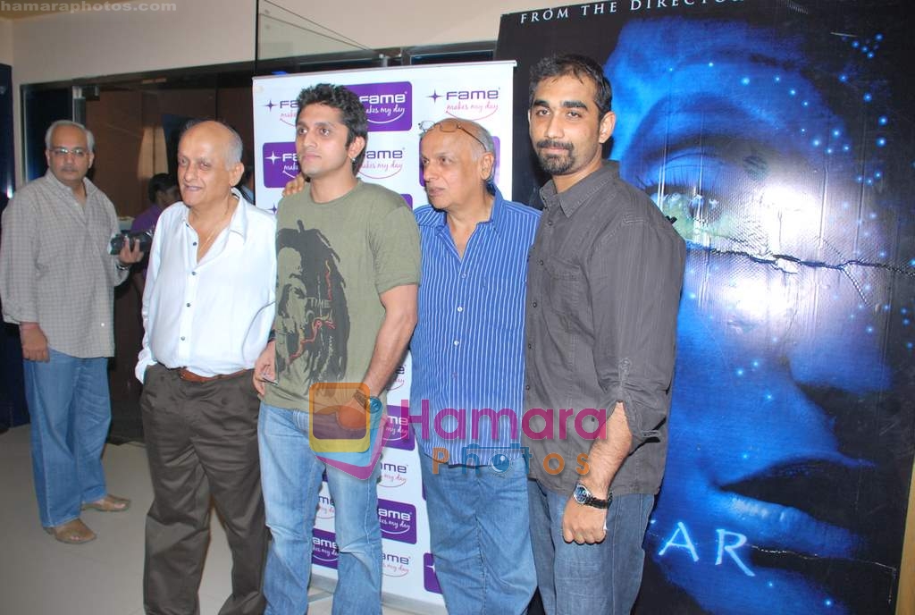 Mukesh Bhatt, Mohit Suri, Mahesh Bhatt at Avatar 3D special Screening Promo in Fame on 28th Aug 2009 