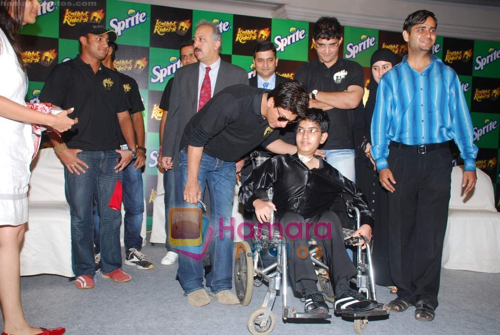 Shahrukh Khan, Sourav Ganguly at Kolkatta Knight Riders winners meet in Taj Land's End on 1st Sep 2009 