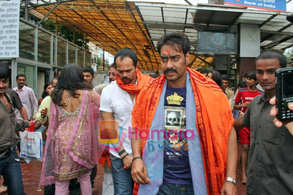 Bipash Basu, Ajay Devgan, Rohit Shetty at the Audio Release of All The Best in Siddhivinayak Temple on 6th Sep 2009 