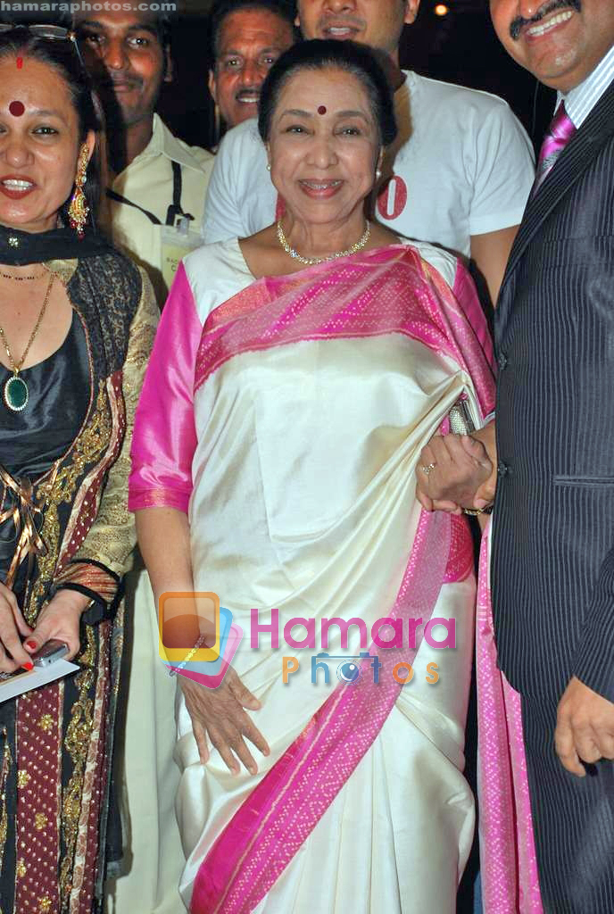 Asha Bhosle at Bharat N Dorris Awards in J W Marriott on 8th Sep 2009 
