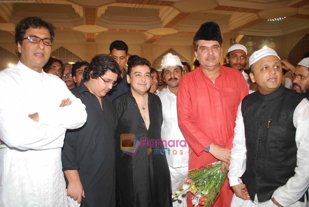 Talat Aziz,  Adnaan and Azaam Sami, Raza Murad and Asif Bhamla at Iftar Party hosted by Sharad Pawar on 12th Sep 2009~1