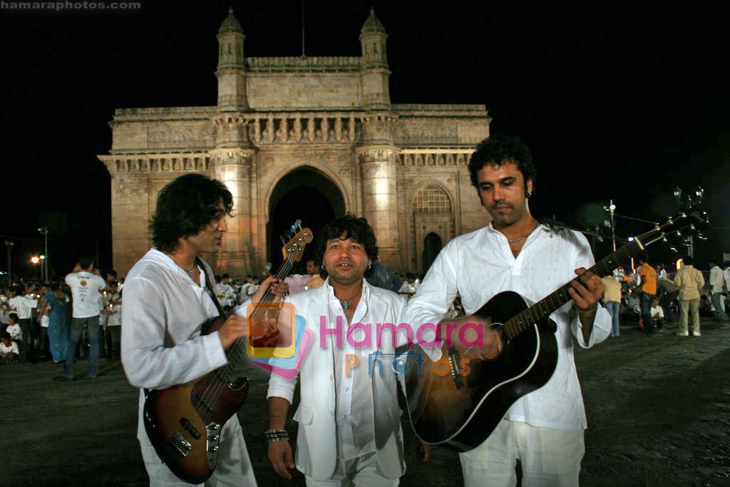 Kailash Kher at Allah Ke Bande video shoot in Gateway Of India, Mumbai on 15th Sep 2009 
