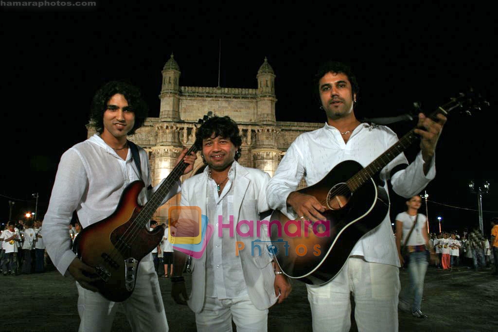 Kailash Kher at Allah Ke Bande video shoot in Gateway Of India, Mumbai on 15th Sep 2009