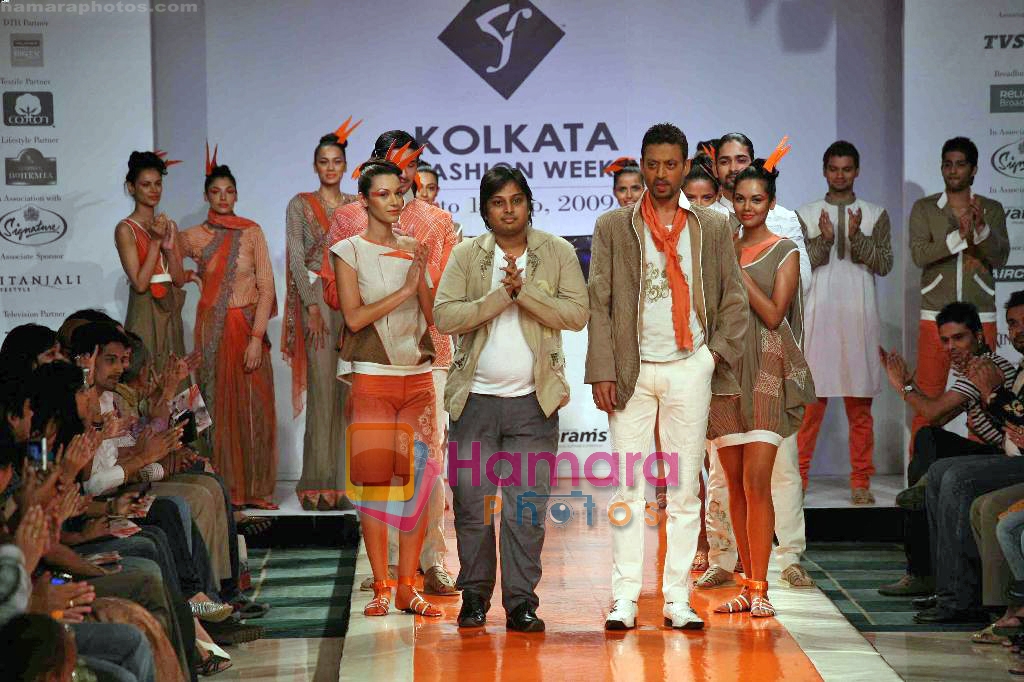 Abhishek Dutta & Irfan Pathan at Kolkatta Fashion Week show on 9th Sep 2009