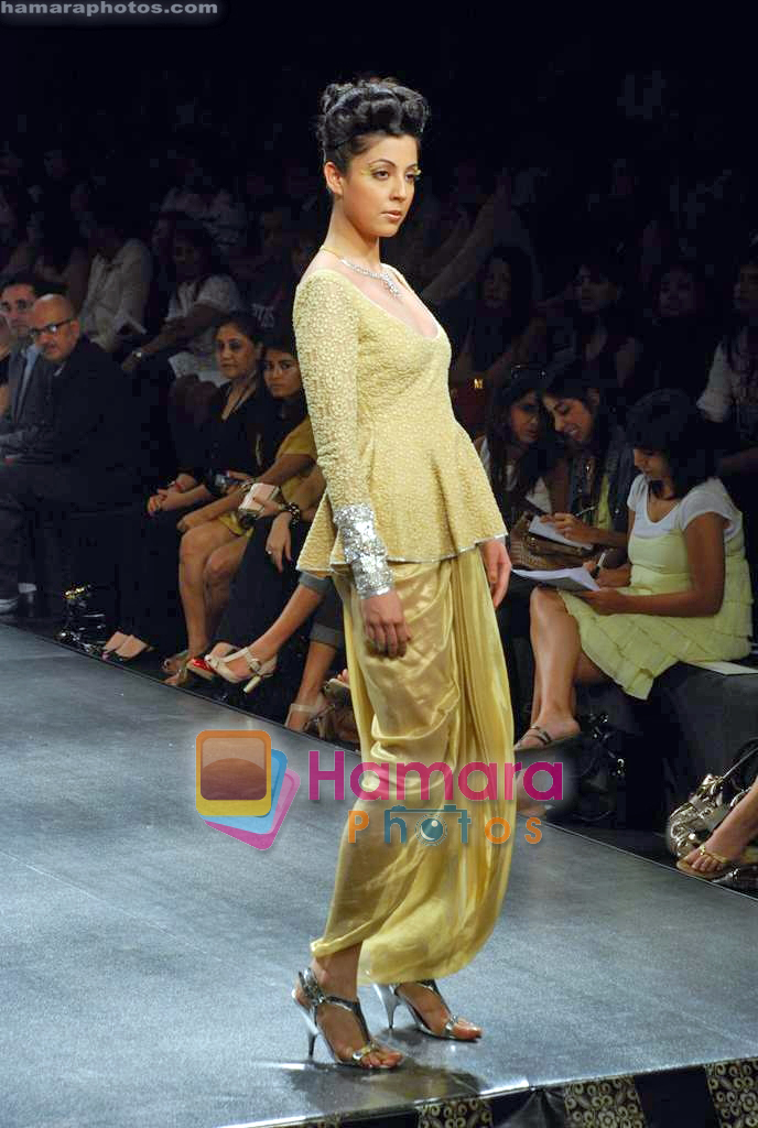 Model walk the ramp for Nishka and Neeta Lulla Show on Lakme Fashion Week Day1 on 18th Sep 2009 