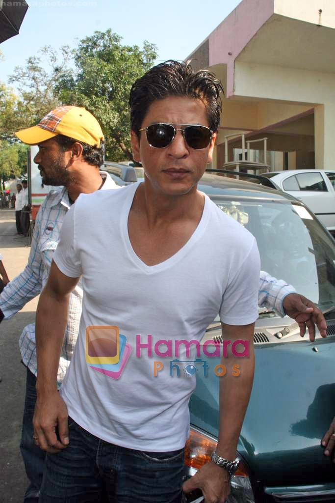 Shahrukh Khan on the sets of Blue in Filmcity on 18th Sep 2009 