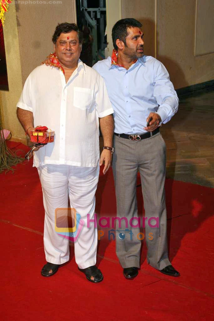 Sunil Shetty, David Dhawan at Sanjay Dutt's Mata Ki Chowki in Dutt residence, Bandra on 19th Sep 2009 