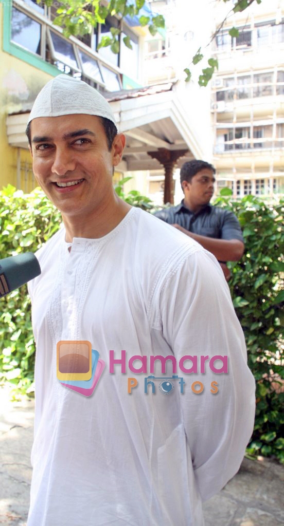 Aamir Khan celebrate Id festival in Bandra, Mumbai on 21st Sep 2009 