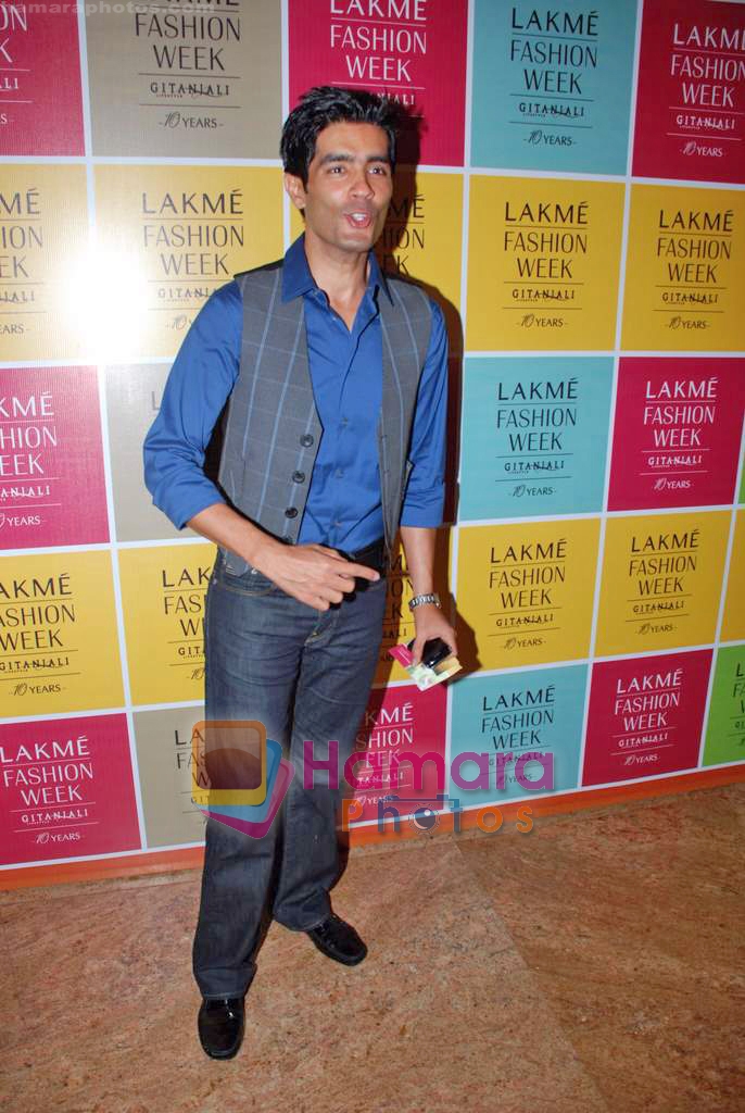 Manish Malhotra at the Lakme Fashion Week 09 Day 5 on 22nd Sep 2009 