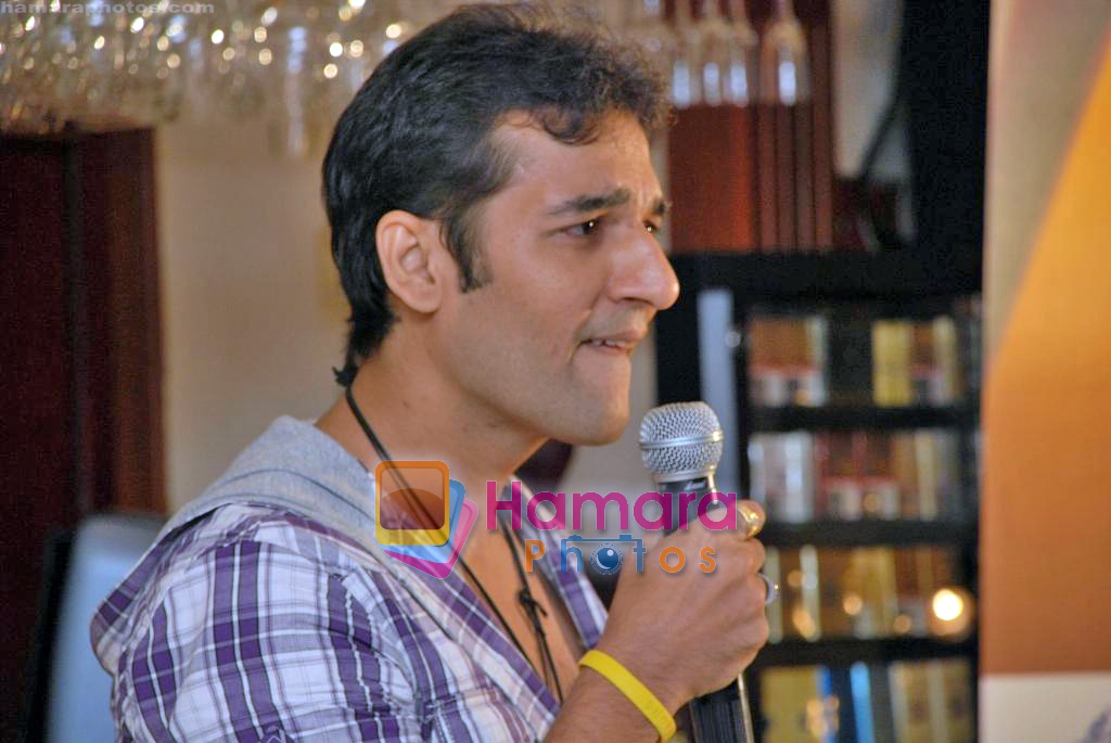Umaesh Pherwani performs stand up comedy at Umesh Pherwani play in The Club, Andheri on 23rd Sep 2009