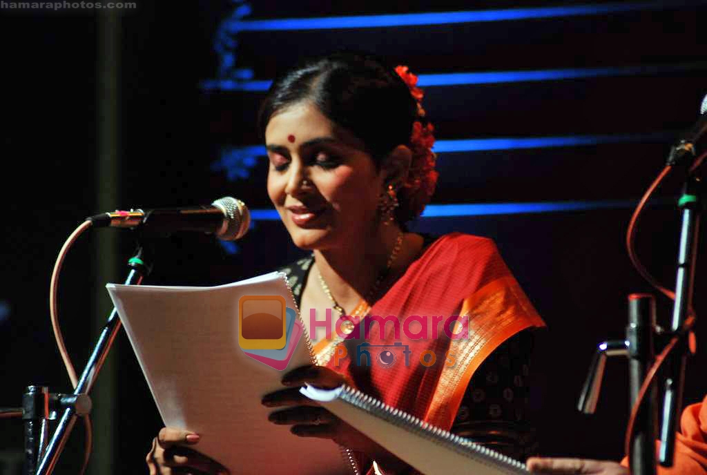 Sonali Kulkarni at book launch on Smita Patil in Dinanath Mangeshkar Hall on 24th Sep 2009 