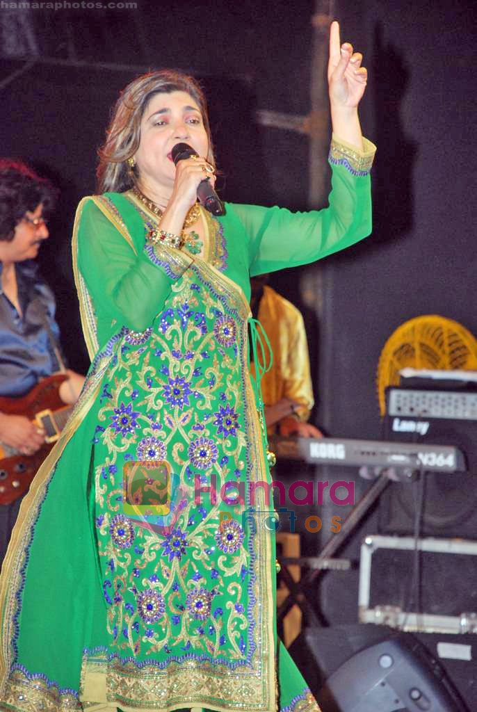 Alka Yagnik at Dasera event  in Santacruz, Mumbai on 25th Sep 2009 