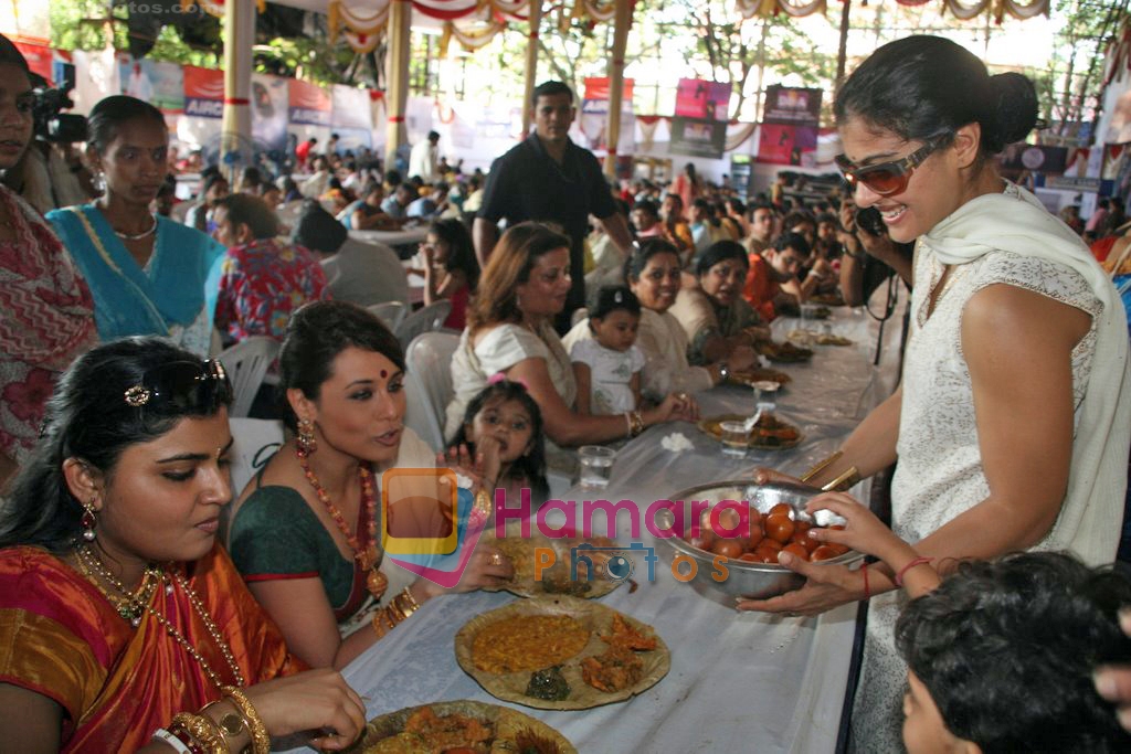 Kajol, Rani Mukherjee at Durga Puja Festival in Santacruz, Mumbai on 26th Sep 2009 