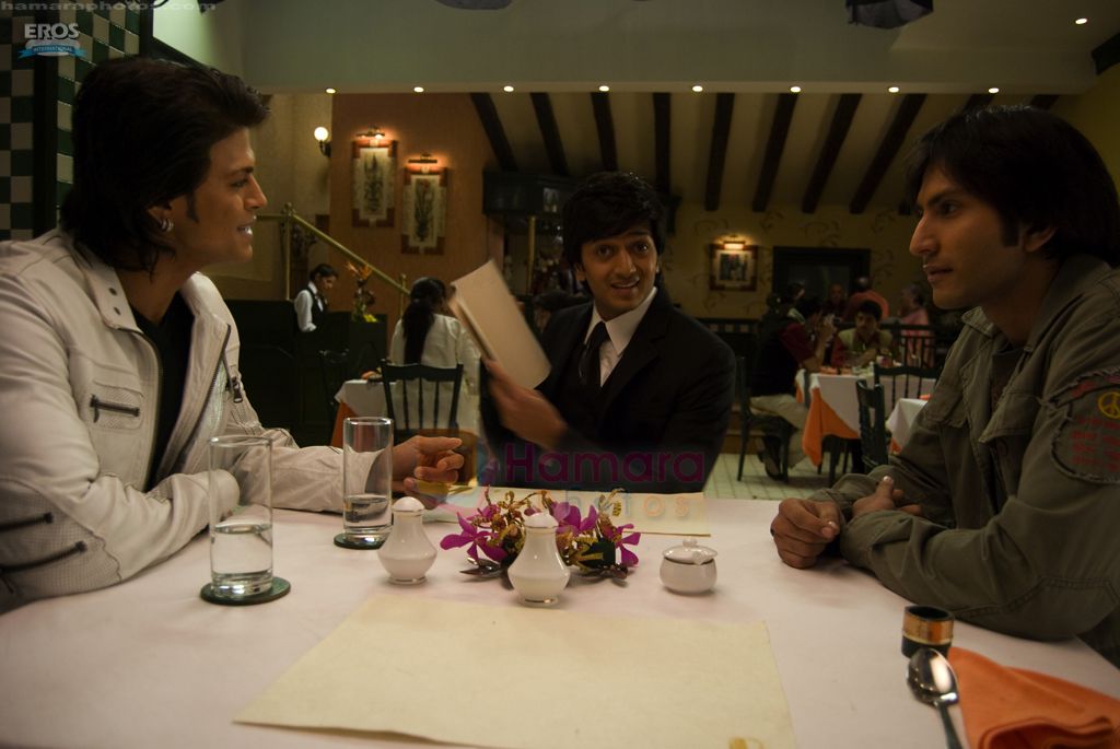 Riteish Deshmukh, Saahil Khan, Siddharth Sharma in the movie Aladin