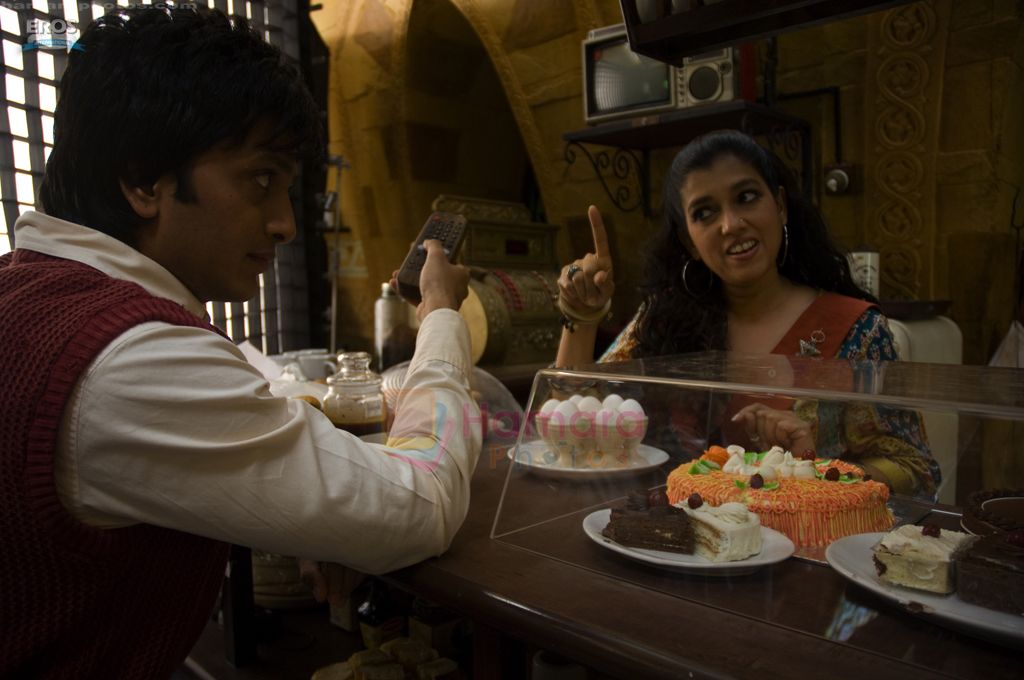 Riteish Deshmukh, Ratna Pathak in the movie Aladin