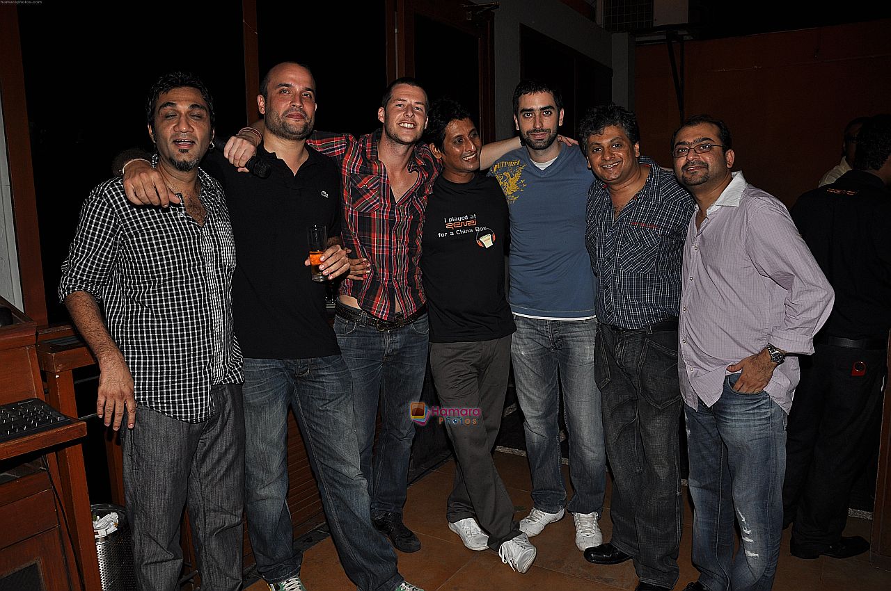 Anil Kably,Matan Schabracq,Gavan Goossen,DJ Kris,Emiliano Collazo,Sharad Mathur ,Vishal Thakkar at Zenzi Bandra's 5th Anniversary party in Mumbai on 27th Sep 2009~0