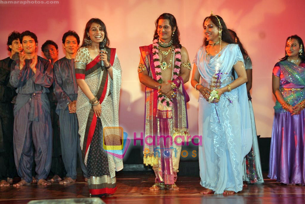 Rani Mukherjee at Hema Malini's performance in Santacruz, Mumbai on 27th Sep 2009 