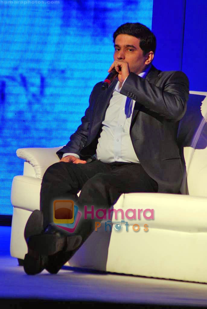 Amitabh Bachchan at the preess meet of Bigg Boss Season 3 on COLORS in Taj Land's End on 29th Sep 2009 