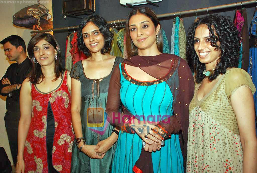 Tabu at Priyadarshini Rao and Uttam Ghosh fashion preview in Zoya on 30th Sep 2009 