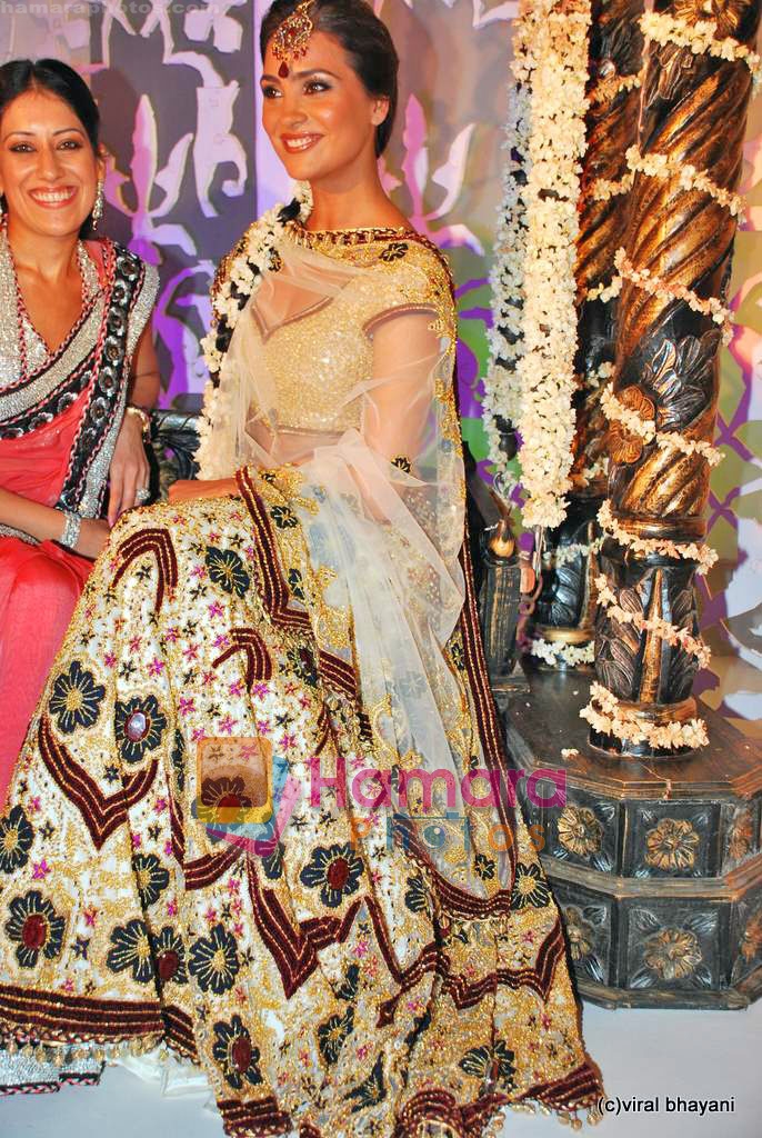 Lara Dutta, Maheka at  Maheka Mirpuri Show in Taj President on 1st Oct 2009 