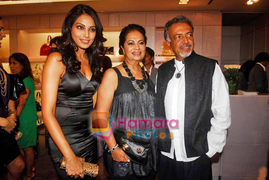 Bipasha Basu at the re- opening of the Jimmy Choo store at Galleria, Trident, Nariman Point, Mumbai on 5th Oct 2009 