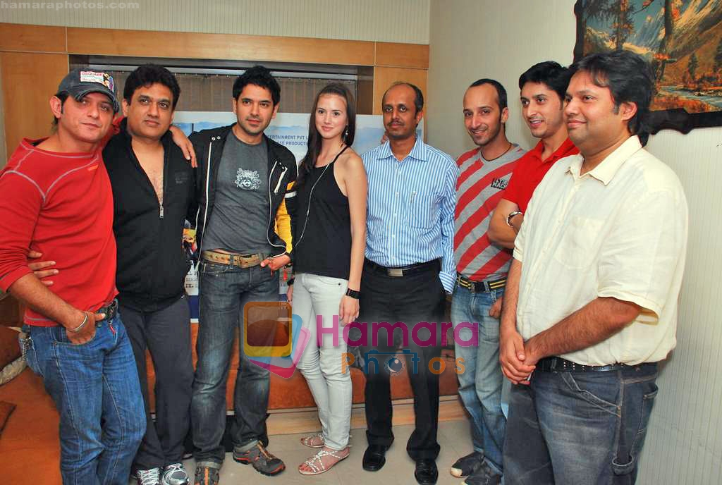 Farid Amiri, Dabboo Malik, Anuj Sawhney, Sanda Caktas, Sunil Pathare, Areesz Gandhi, Sameer Aftab at 3 Nights 4 days film promotional shoot in Oshiwara on 5th Oct 2009 
