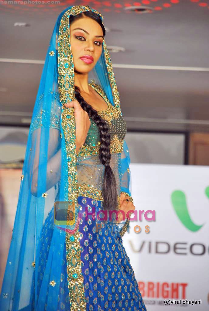 Model walks for designer Rajesh Aiya Show in Mumbai on 5th Oct 2009 