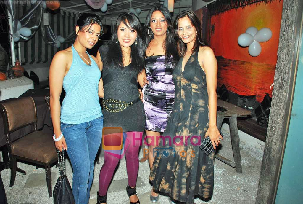 janice, cindy khojol, brinda parekh and nisha harale at Cindy Khojol's birthday bash in Simply Goa on 9th Oct 2009 ~0