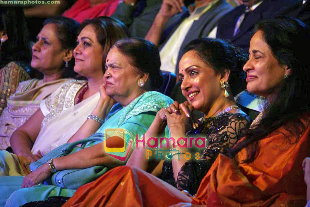 Hema Malini, Jaya Bachchan at Harmony Silver Awards in Ravindra Natya Mandir on 9th Oct 2009 
