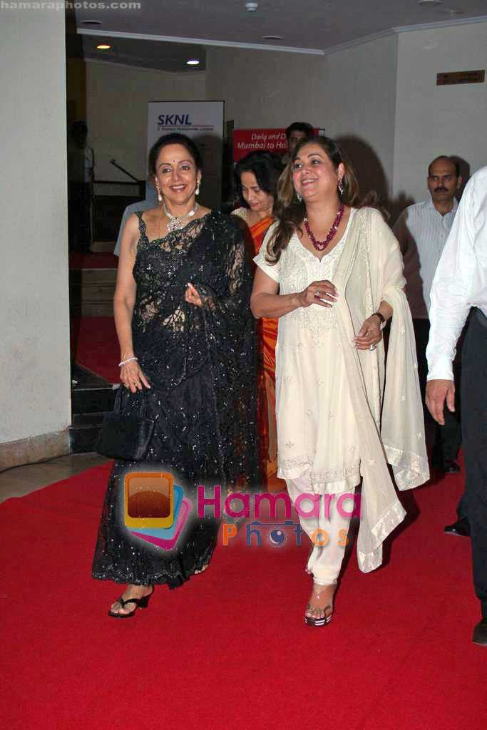 Hema Malini, Tina Ambani at Harmony Silver Awards in Ravindra Natya Mandir on 9th Oct 2009 