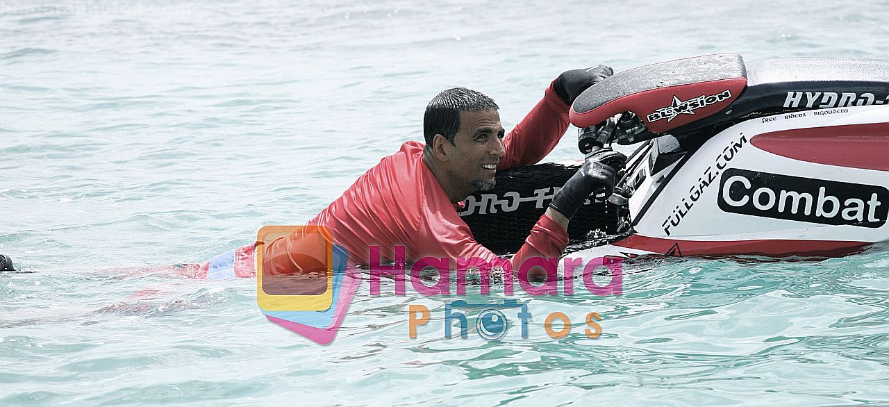 Akshay Kumar in the still from movie Blue