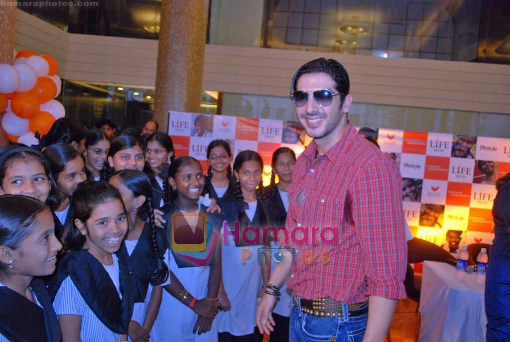 Zayed Khan at the launch of Light of Light NGO in Phoenix Mall on 10th Oct 2009 