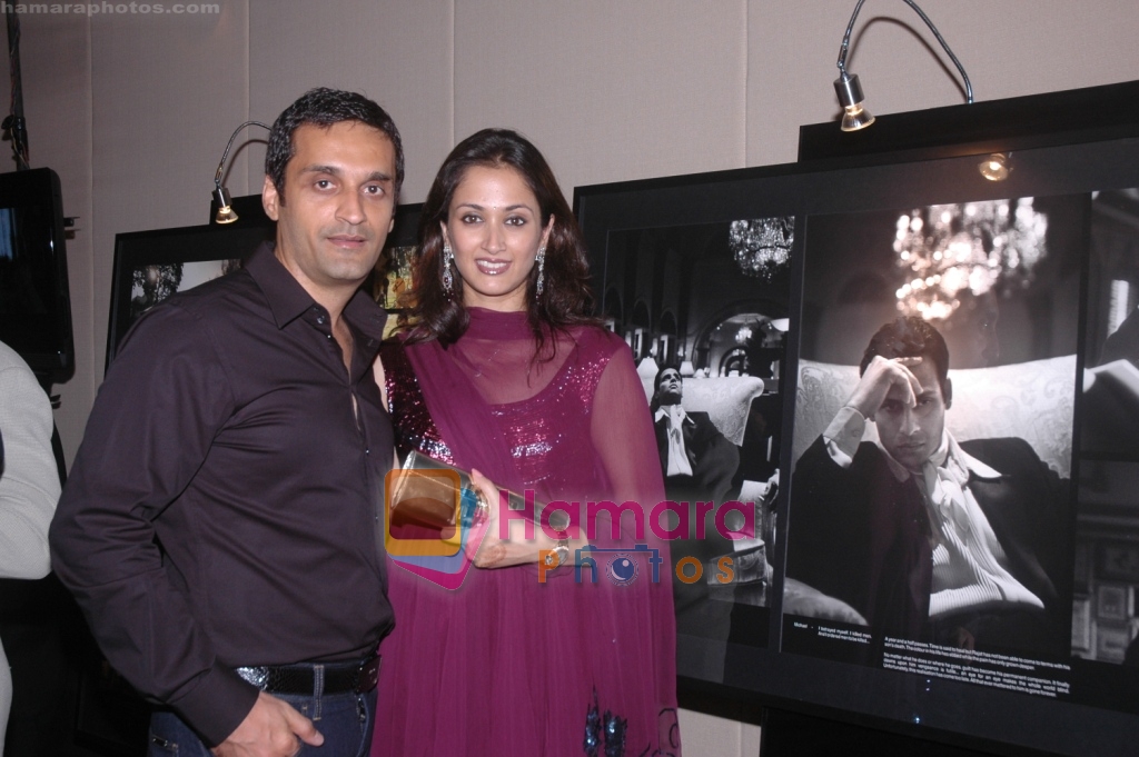 Vikas Oberoi and Gayatri at Bikram Saluja's Book launch party in Mumbai on 12th Oct 2009